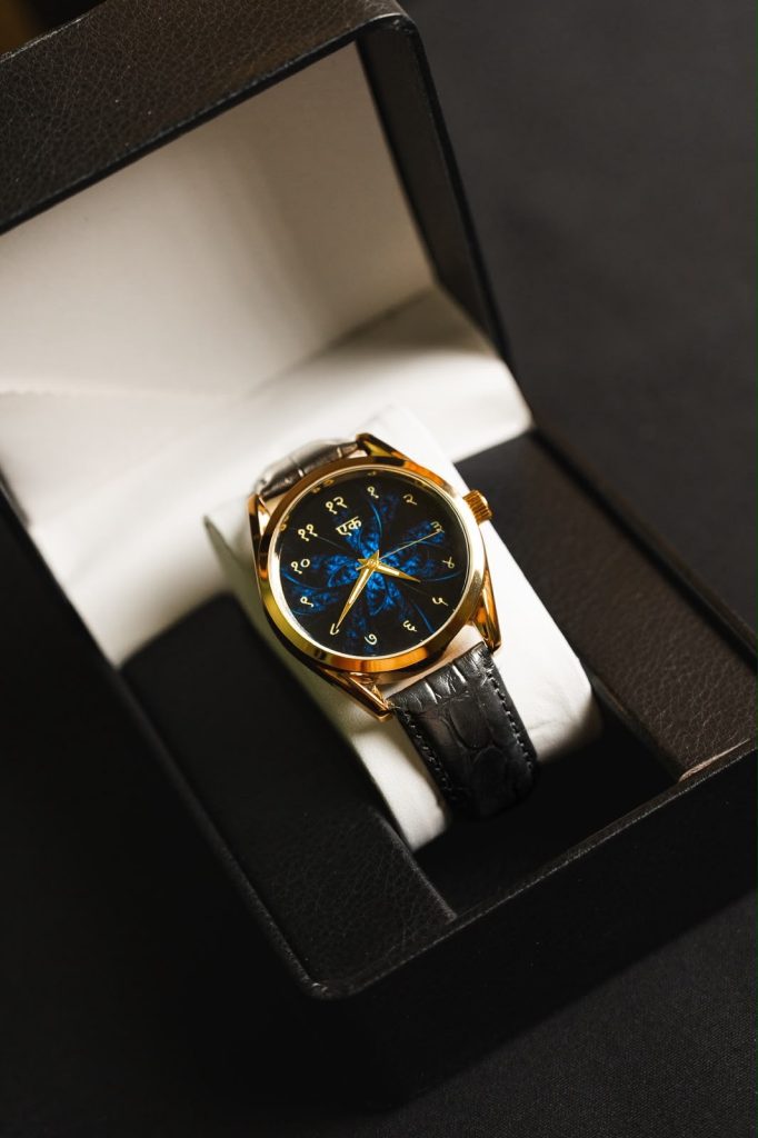Devanagari FG Grey - Golden